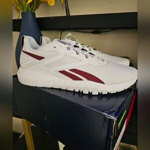 Reebok men sz 9 New in Box.